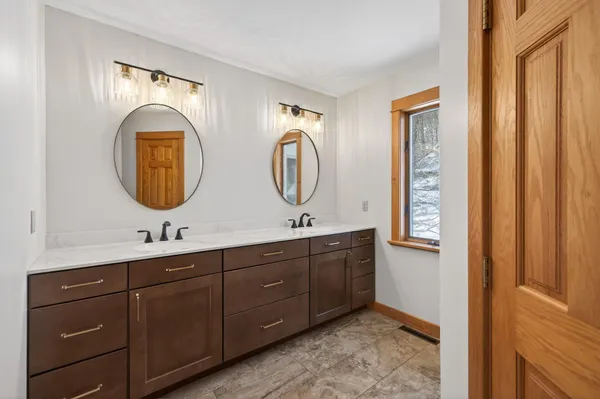 $729,000 | 104 Forest Oak Court, Winona, MN 55987