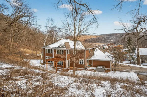 $729,000 | 104 Forest Oak Court, Winona, MN 55987