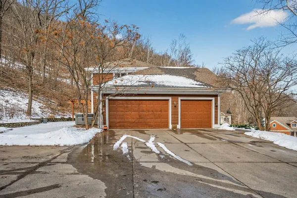 $729,000 | 104 Forest Oak Court, Winona, MN 55987