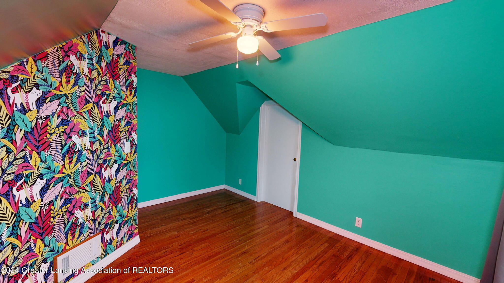323 Kensington Road Lansing, MI 48910 - Photo 20 of 39 31-web-or-mls-323 Kensington (31)