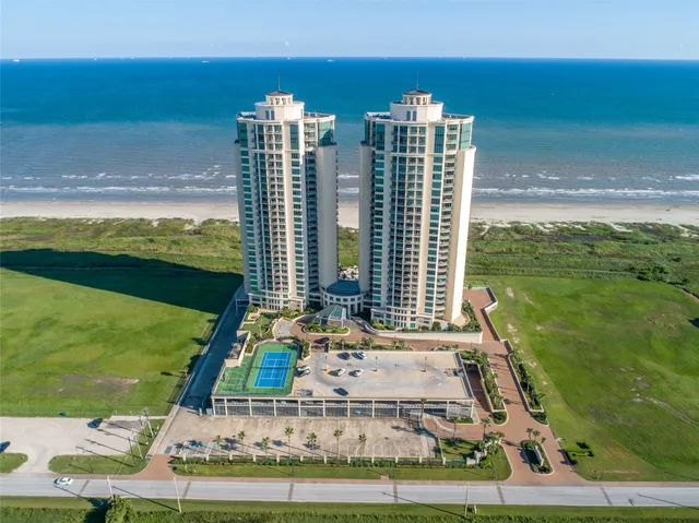 $950,000 | 801 East Beach Drive, Unit TW1004, Galveston, TX 77550
