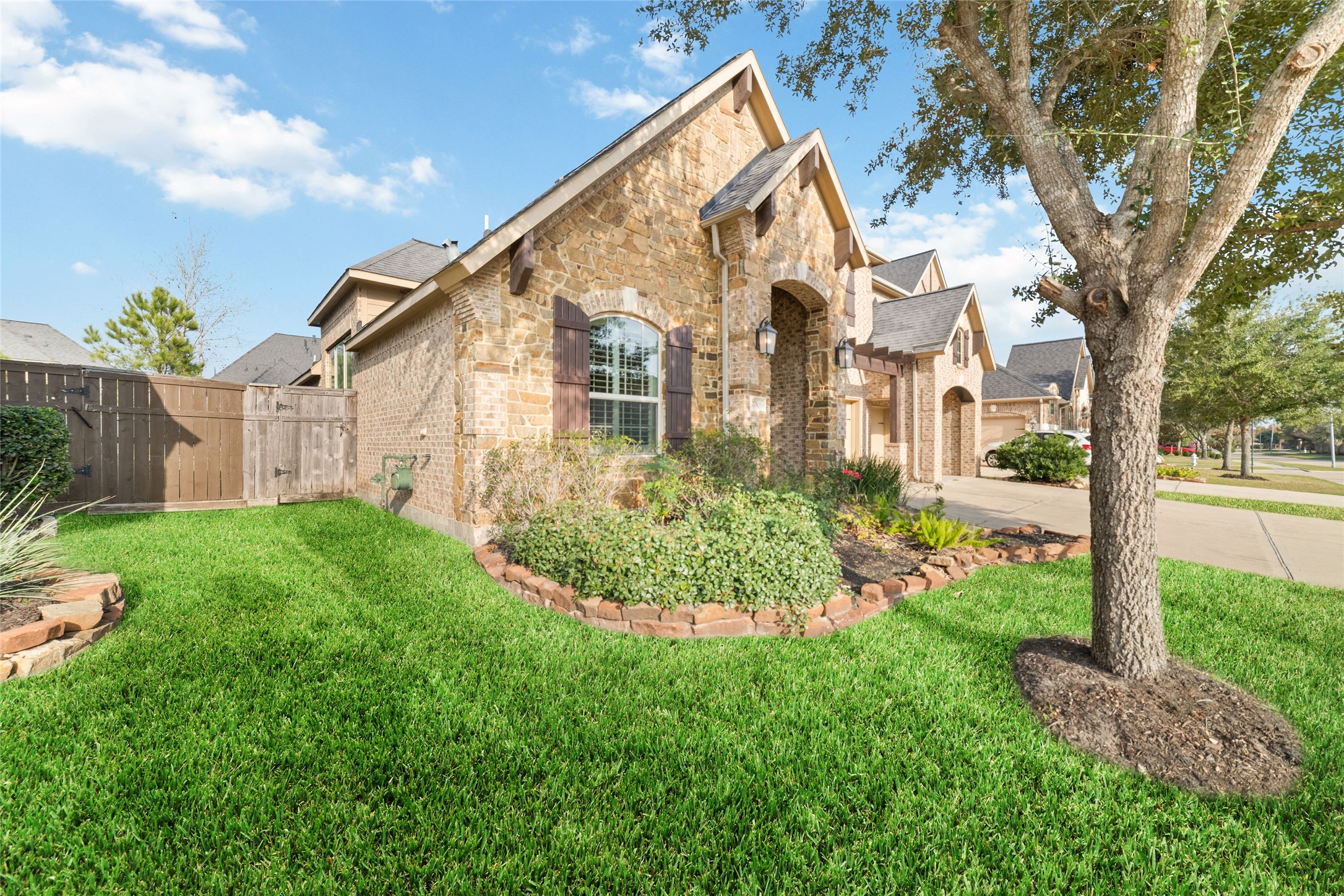 27506 Windcrest Key Lane Fulshear, TX 77441 - Photo 3 of 36