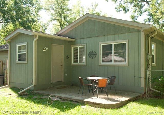 3900 Elmhurst Road Waterford, MI 48328 - Photo 22 of 29 back1.jpg