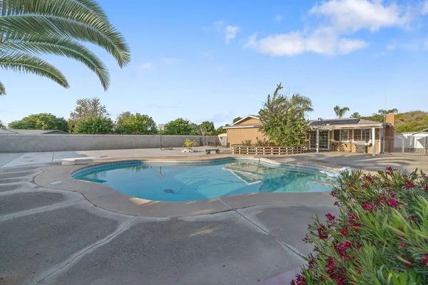 $465,000 | 11 South Byron Drive, Lemoore, CA 93245