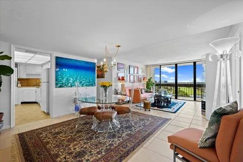 $167,555 | 2400 Presidential Way, Unit 1005, West Palm Beach, FL 33401