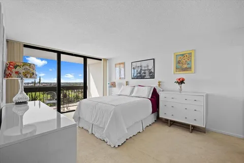 $149,900 | 2400 Presidential Way, Unit 1005, West Palm Beach, FL 33401