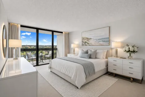$149,900 | 2400 Presidential Way, Unit 1005, West Palm Beach, FL 33401