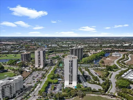 $167,555 | 2400 Presidential Way, Unit 1005, West Palm Beach, FL 33401