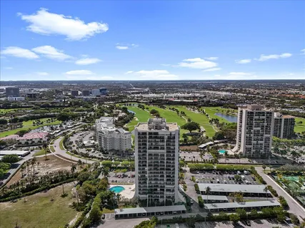 $167,555 | 2400 Presidential Way, Unit 1005, West Palm Beach, FL 33401