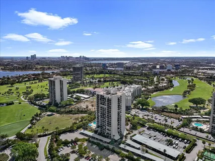 $167,555 | 2400 Presidential Way, Unit 1005, West Palm Beach, FL 33401