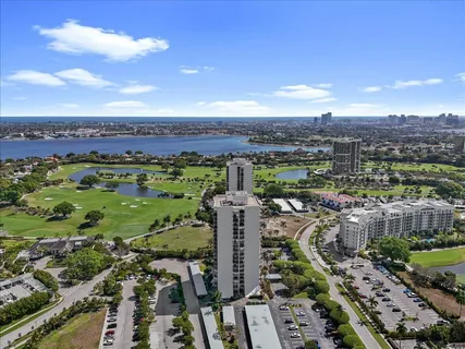 $167,555 | 2400 Presidential Way, Unit 1005, West Palm Beach, FL 33401