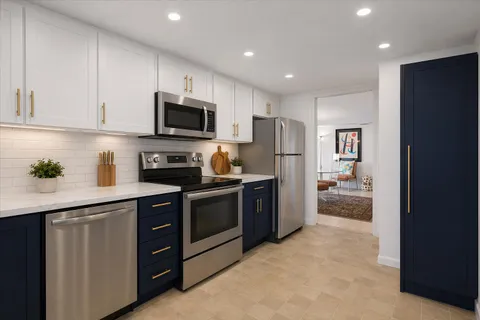 $149,900 | 2400 Presidential Way, Unit 1005, West Palm Beach, FL 33401