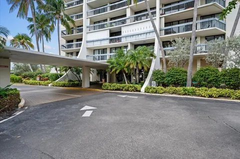 $167,555 | 2400 Presidential Way, Unit 1005, West Palm Beach, FL 33401