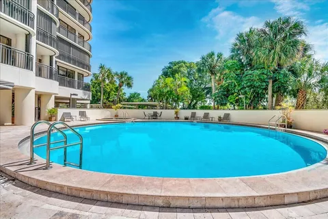 $167,555 | 2400 Presidential Way, Unit 1005, West Palm Beach, FL 33401