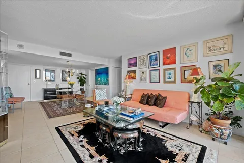 $167,555 | 2400 Presidential Way, Unit 1005, West Palm Beach, FL 33401