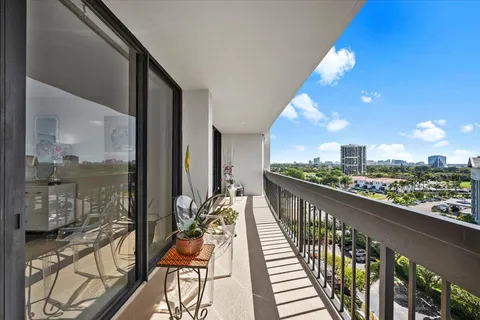 $149,900 | 2400 Presidential Way, Unit 1005, West Palm Beach, FL 33401