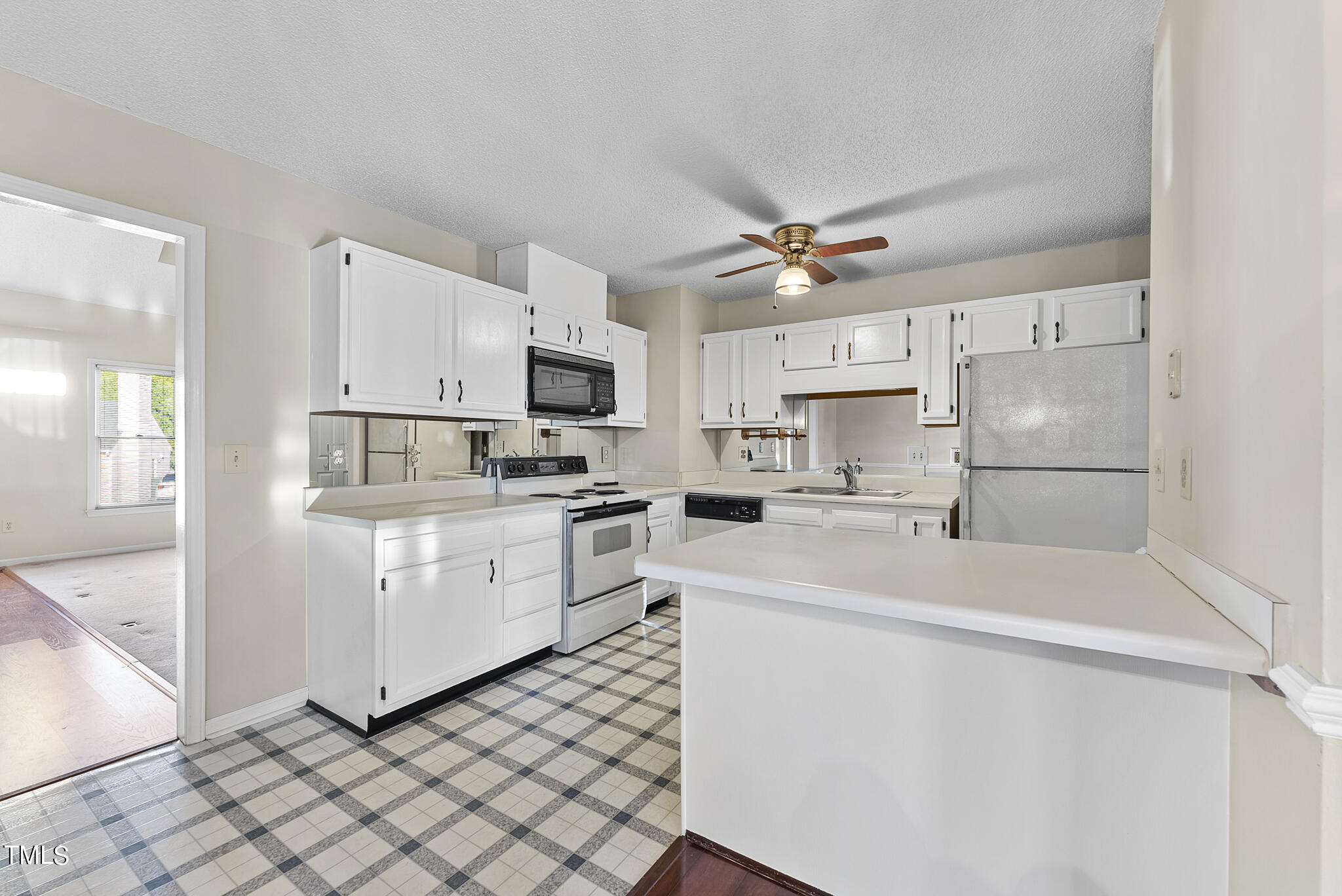 2912 Bannf Court Raleigh, NC 27604 - Photo 5 of 30 Kitchen