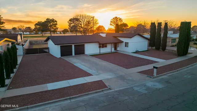 $298,000 | 15091 Homestead Drive, Horizon City, TX 79928