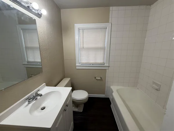 $1,295 | 504 West St Johns Avenue, Unit A, Austin, TX 78752