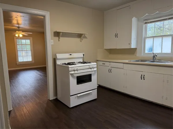 $1,295 | 504 West St Johns Avenue, Unit A, Austin, TX 78752