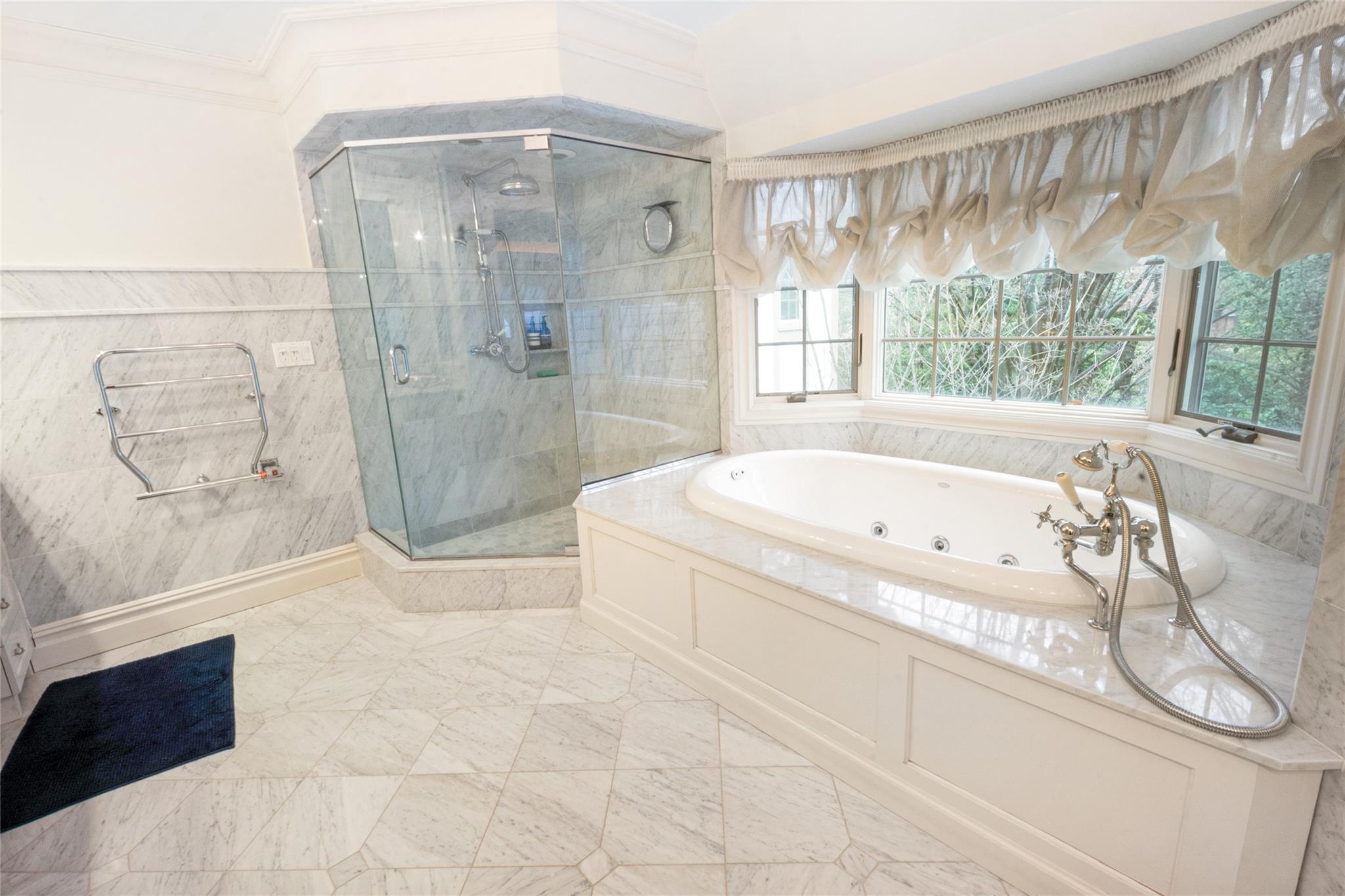 20 Sussex Road Great Neck, NY 11020 - Photo 17 of 27 a spacious bathroom with a bathtub and shower