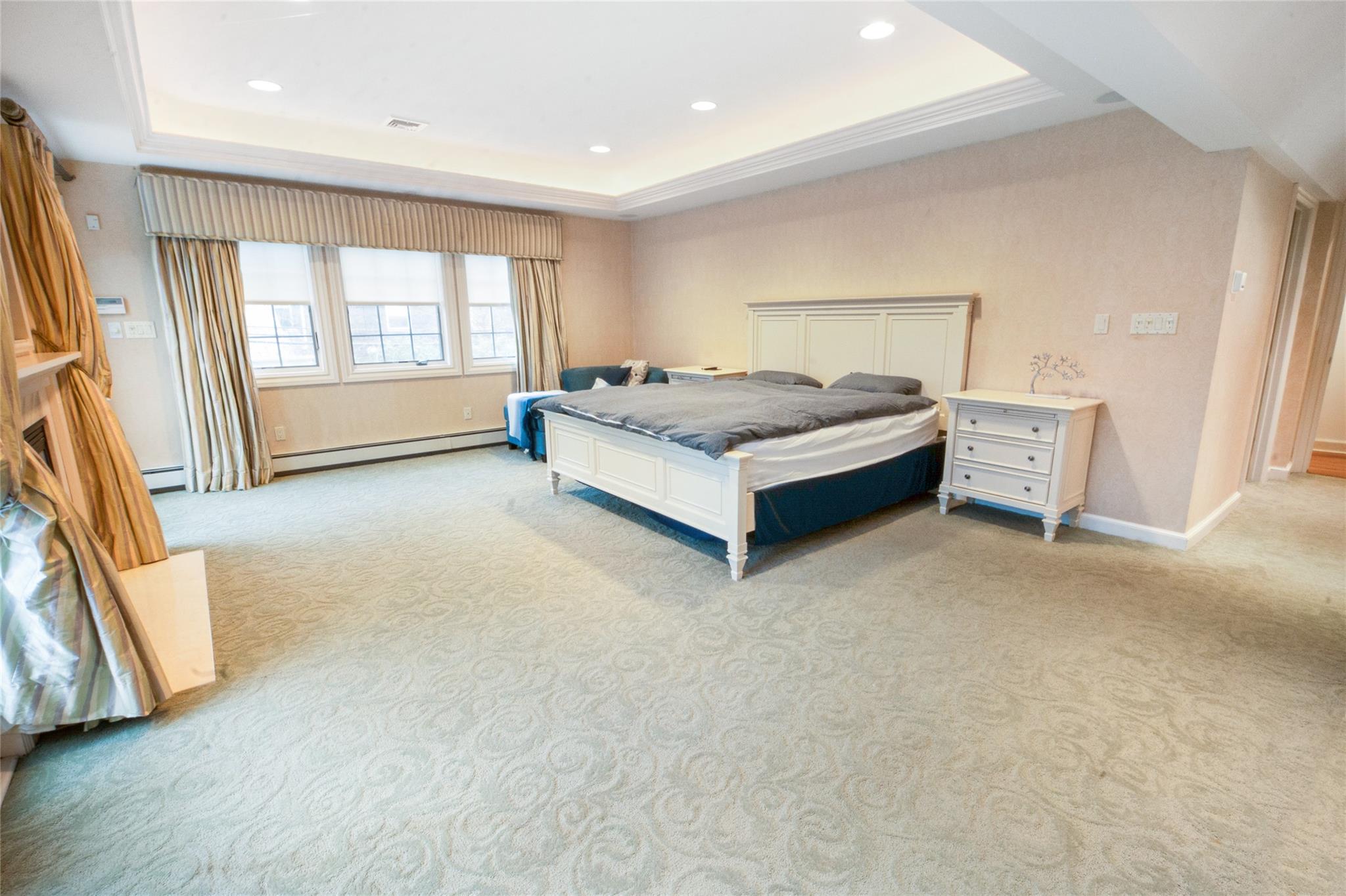 20 Sussex Road Great Neck, NY 11020 - Photo 20 of 27 a spacious bedroom with a bed and a window