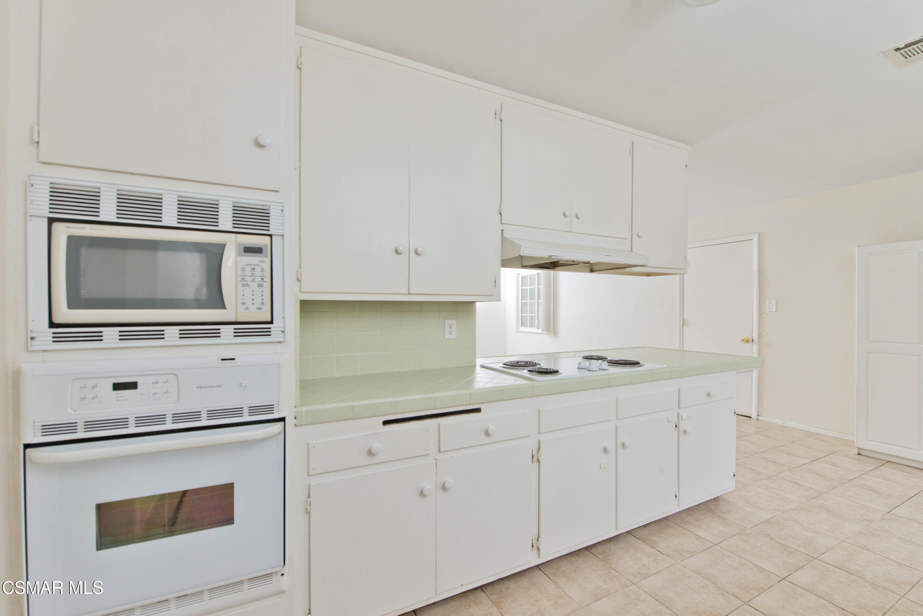 1944 Hayden Street Camarillo, CA 93010 - Photo 8 of 28 DSC_8785
