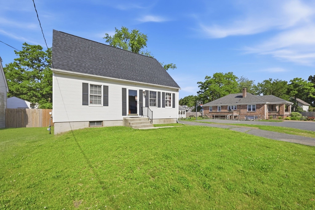 164 Arnold Avenue Springfield, MA 01119 - Photo 4 of 42