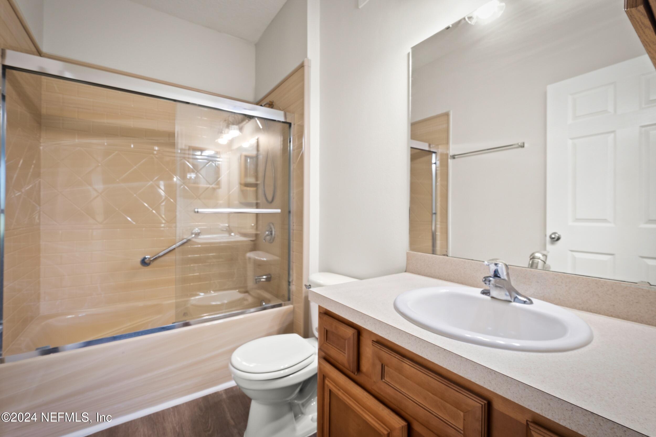 8218 Green Parrot Road, Unit 108 Jacksonville, FL 32256 - Photo 21 of 29 Primary Bath