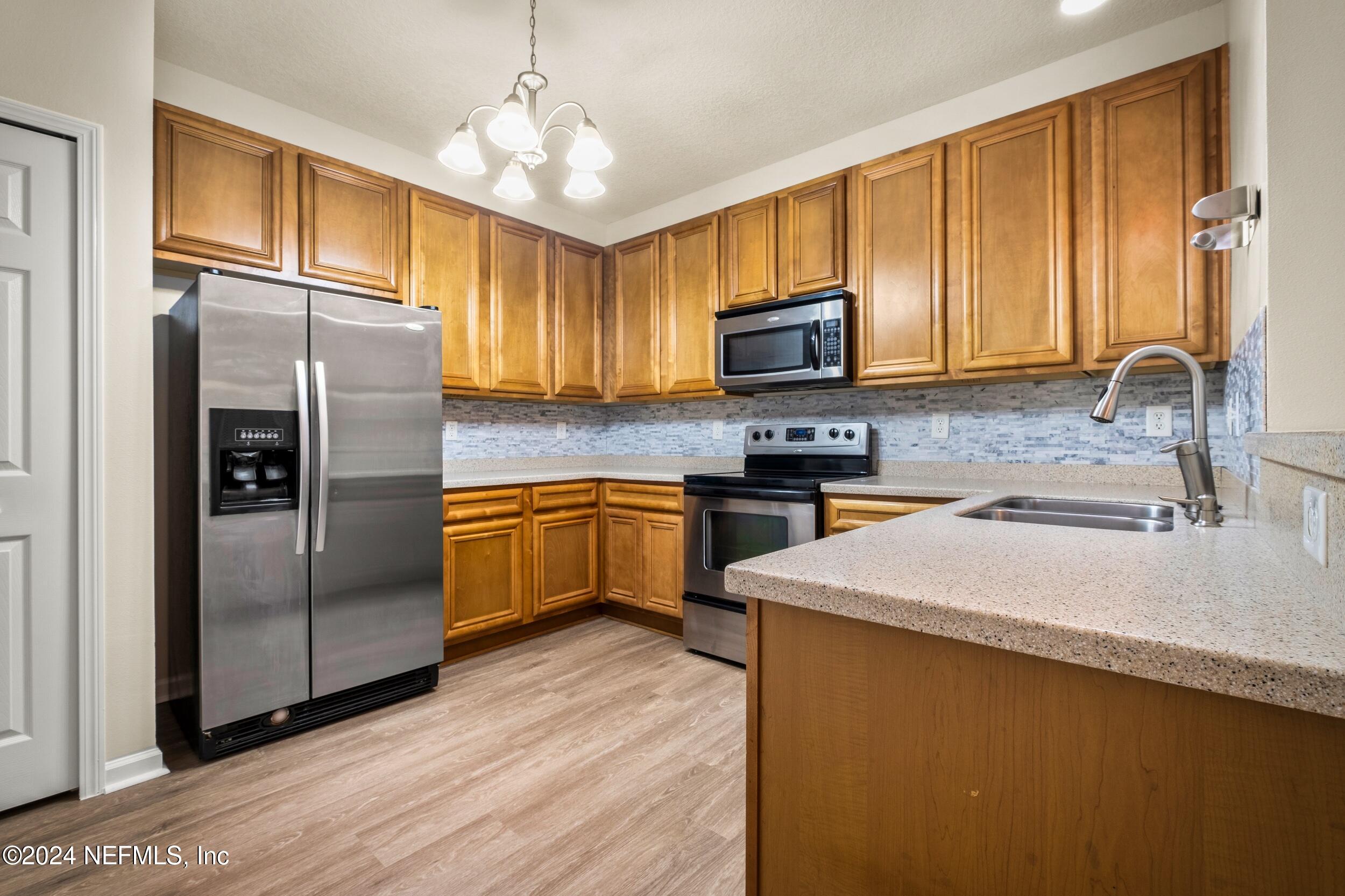 8218 Green Parrot Road, Unit 108 Jacksonville, FL 32256 - Photo 8 of 29 Kitchen