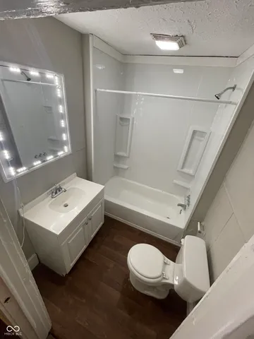 $995 | 4212 East Washington Street, Indianapolis, IN 46201