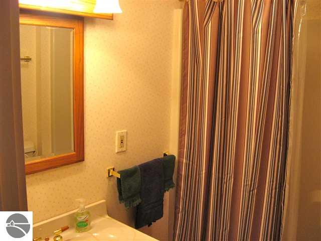 8660 South Lakeview Road Traverse City, MI 49684 - Photo 11 of 25 1738861-10.JPG