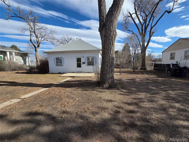 $2,100 | 958 Lowell Boulevard, Denver, CO 80204