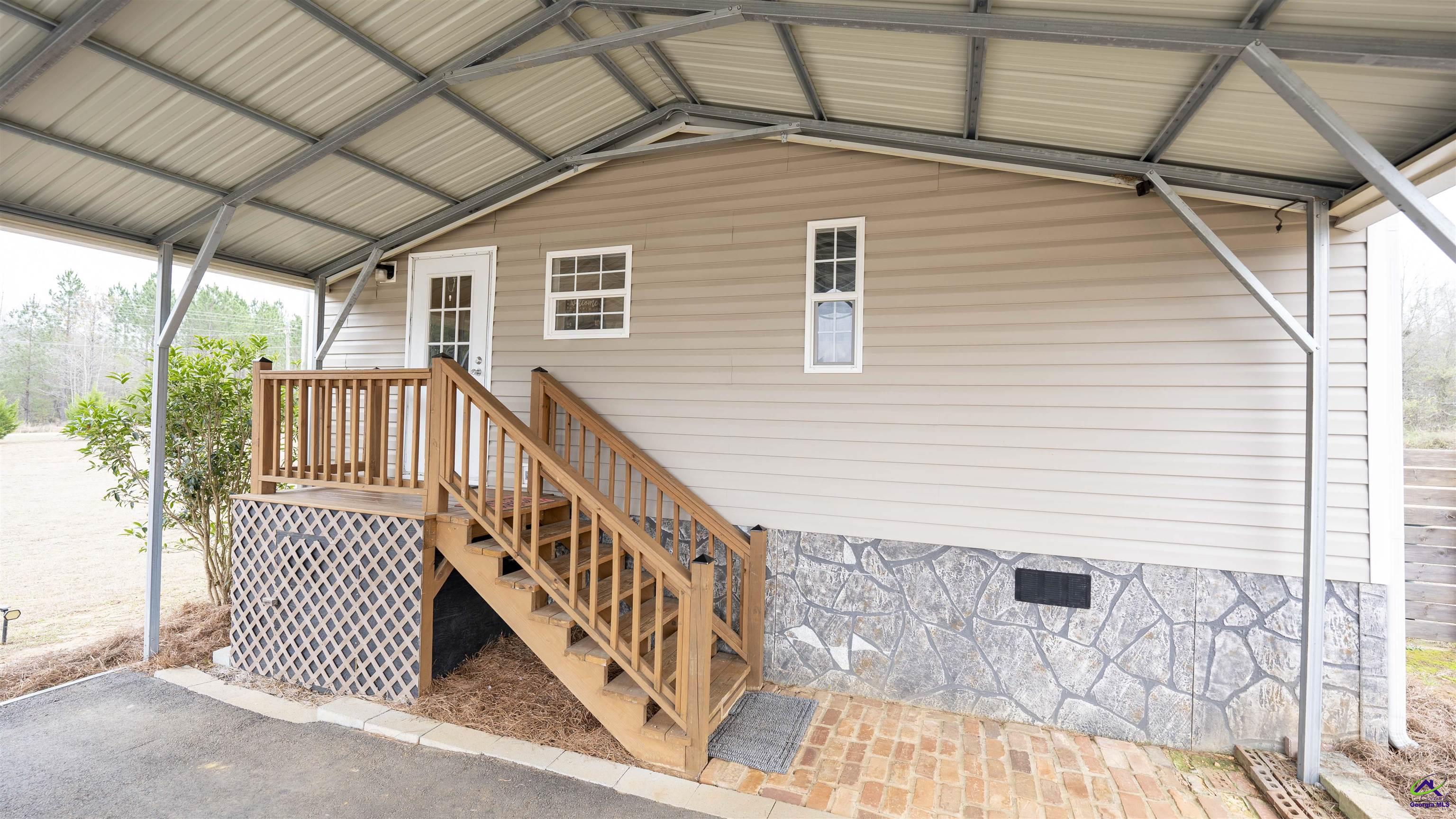 500 Old Milledgeville Road Cochran, GA 31014 - Photo 28 of 48 a view of wooden deck