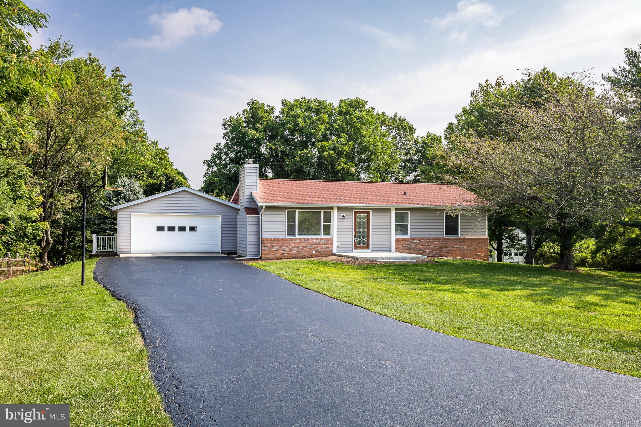 16968 Moss Meadow Way Mount Airy, MD 21771 - Photo 3 of 93 Gallery Image 3