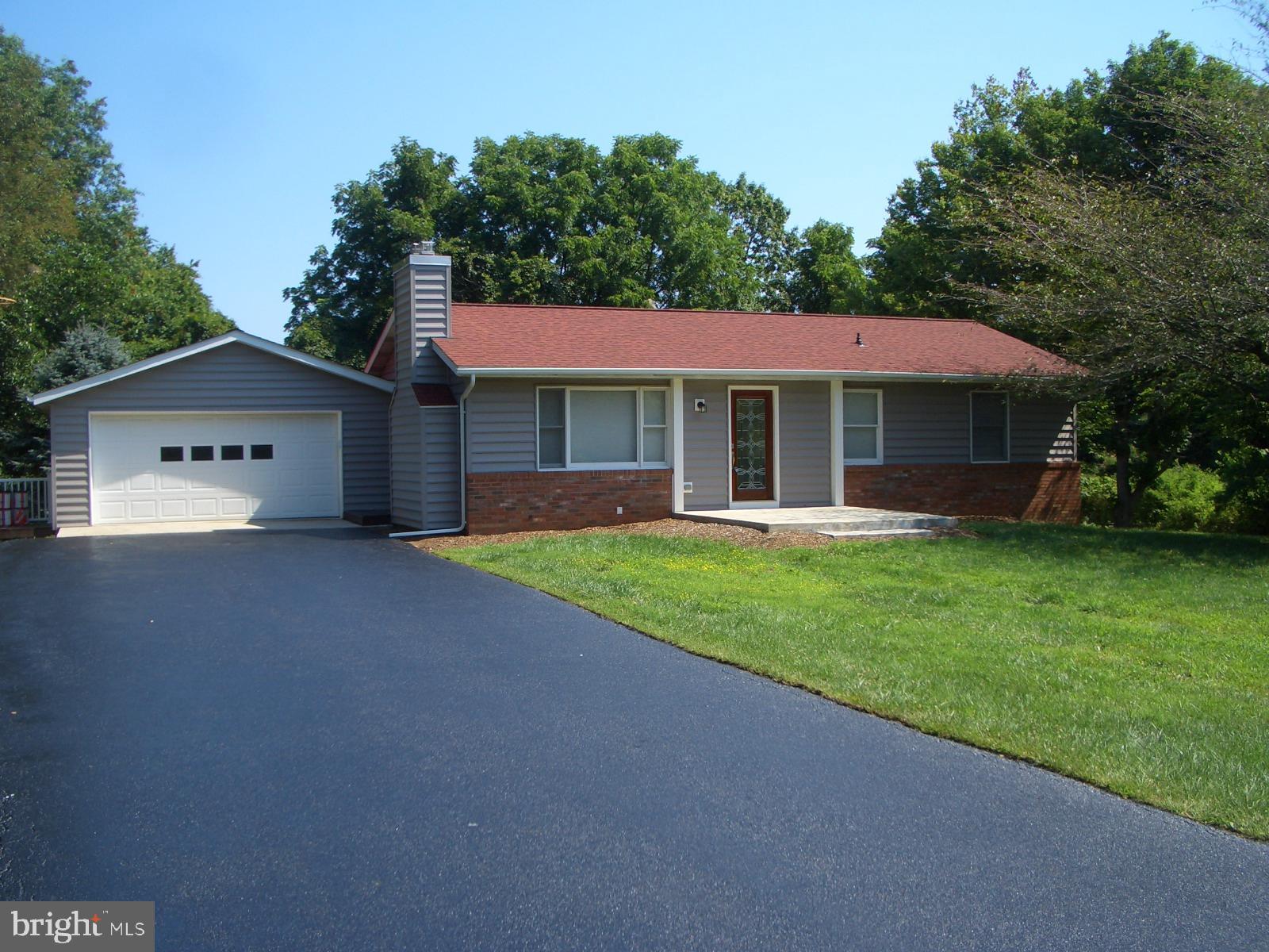 16968 Moss Meadow Way Mount Airy, MD 21771 - Photo 5 of 93 Gallery Image 5