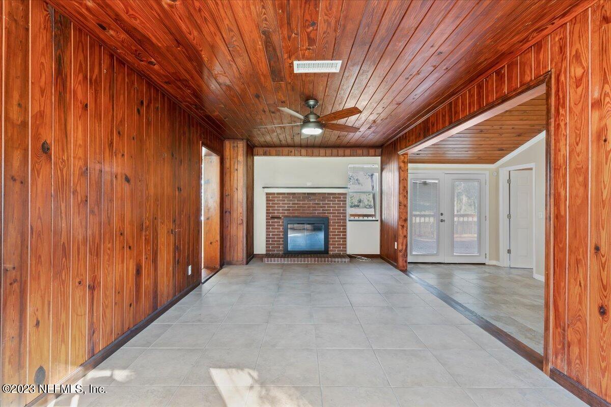 182 Cargo Way Keystone Heights, FL 32656 - Photo 4 of 46 36-FY3A2046