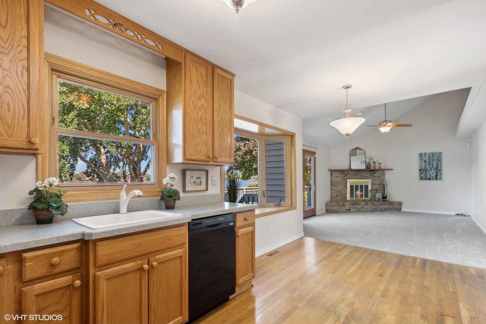 2186 High Point Drive Lindenhurst, IL 60046 - Photo 9 of 34 Gallery Image 9