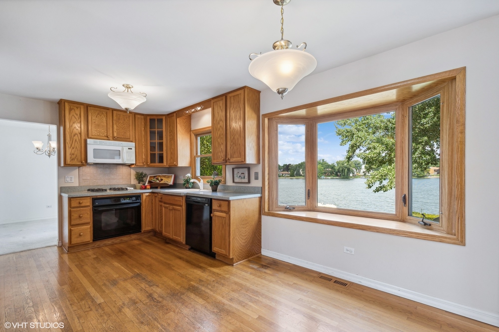 2186 High Point Drive Lindenhurst, IL 60046 - Photo 10 of 34 Gallery Image 10
