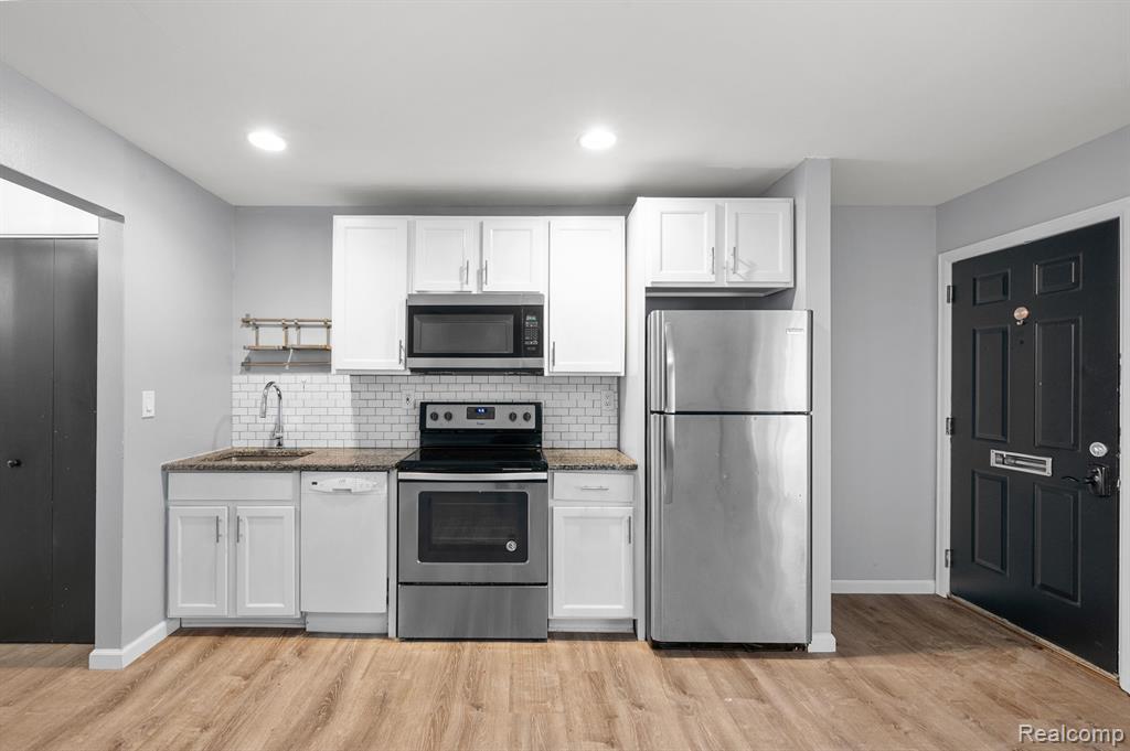 4123 Kent Road Royal Oak, MI 48073 - Photo 7 of 12