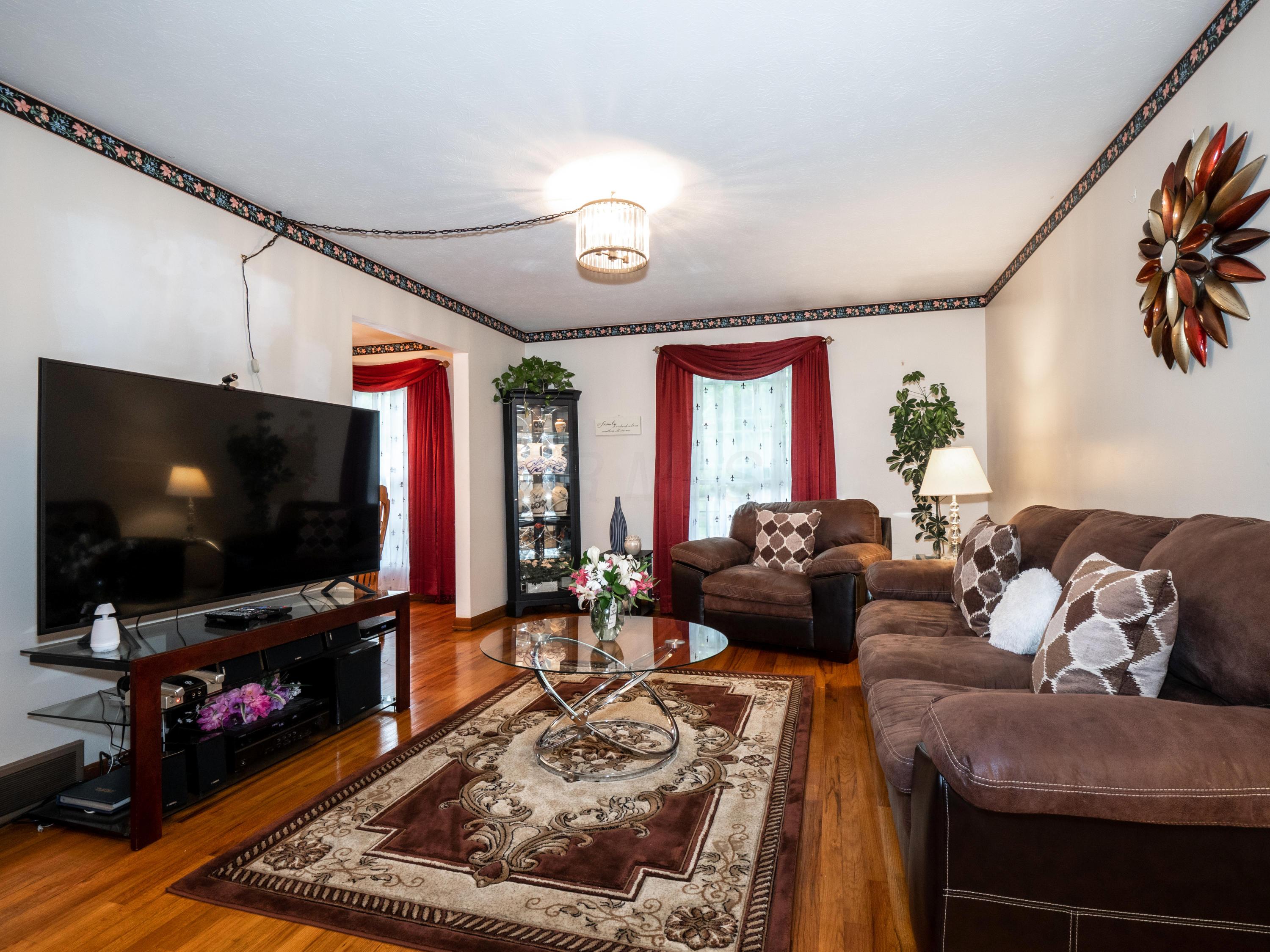 1643 Norma Road Columbus, OH 43229 - Photo 3 of 43 Gallery Image 3
