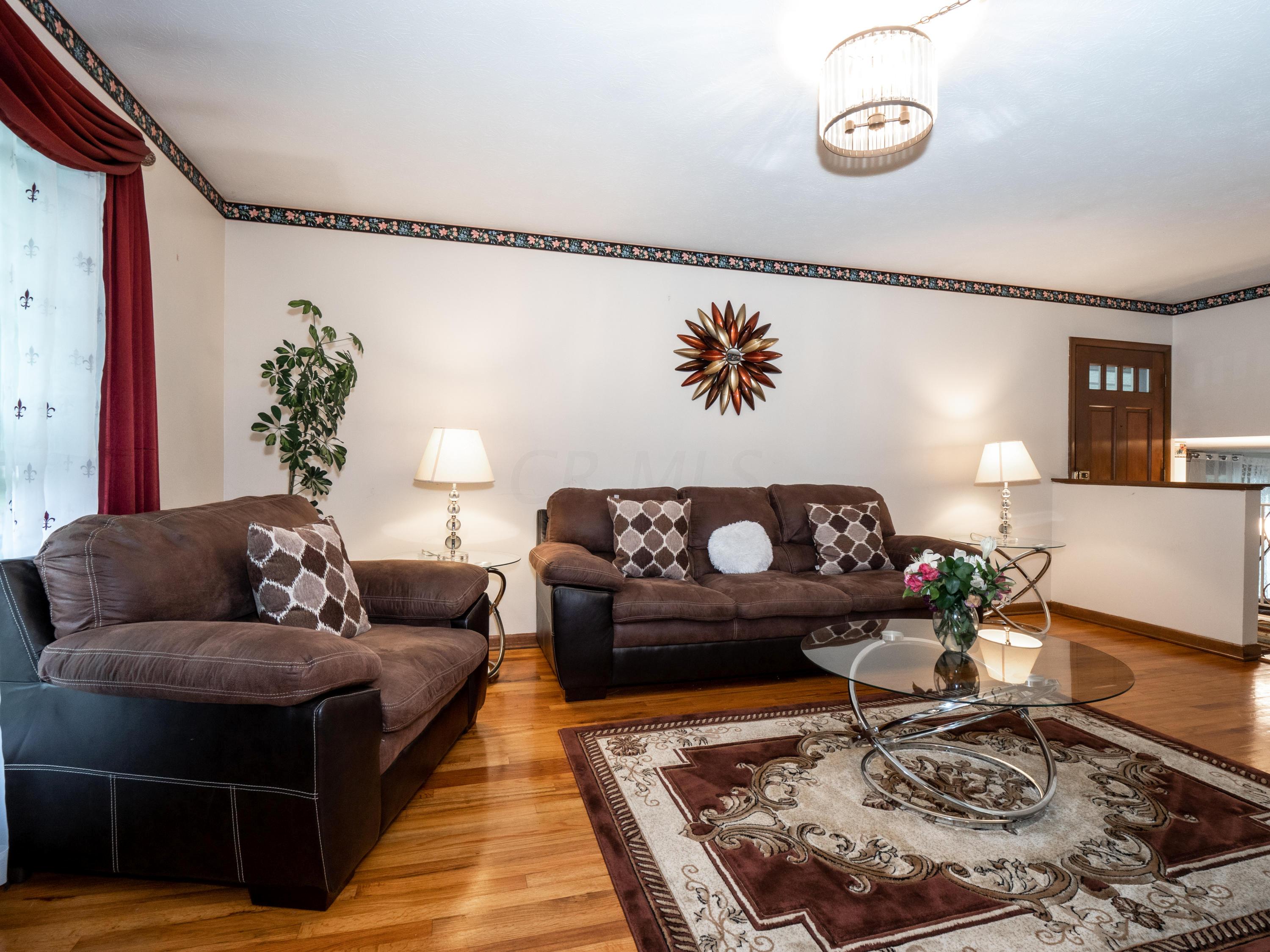 1643 Norma Road Columbus, OH 43229 - Photo 4 of 43 Gallery Image 4