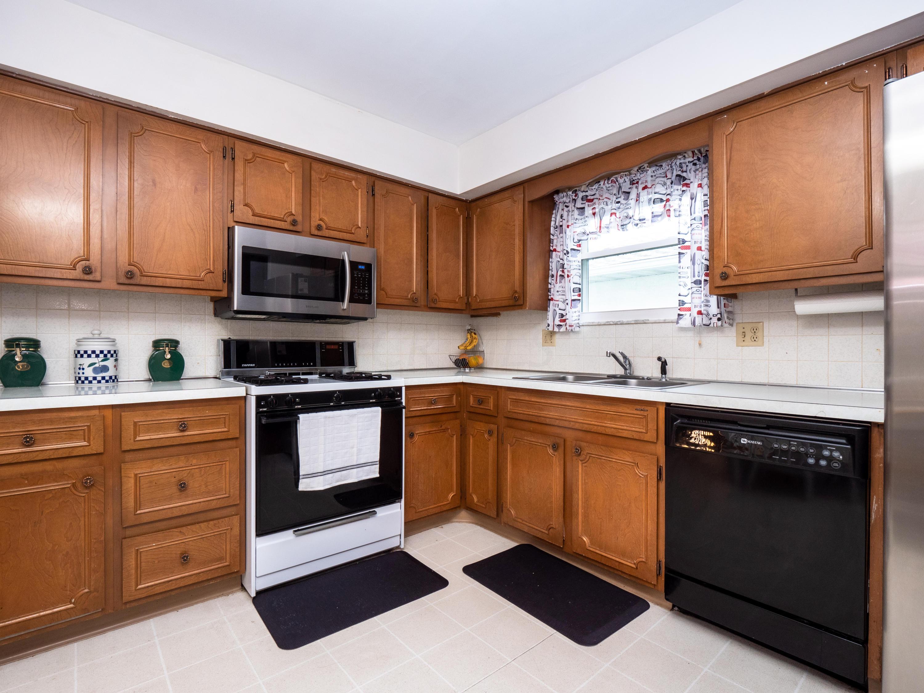 1643 Norma Road Columbus, OH 43229 - Photo 9 of 43 Gallery Image 9