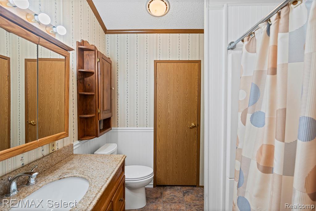 11061 Main Road Fenton, MI 48430 - Photo 12 of 27