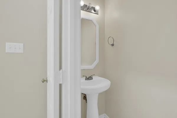 $277,000 | 122 North Camellia Grove Circle, The Woodlands, TX 77382