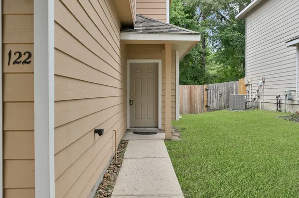 $277,000 | 122 North Camellia Grove Circle, The Woodlands, TX 77382
