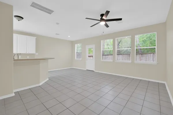 $277,000 | 122 North Camellia Grove Circle, The Woodlands, TX 77382