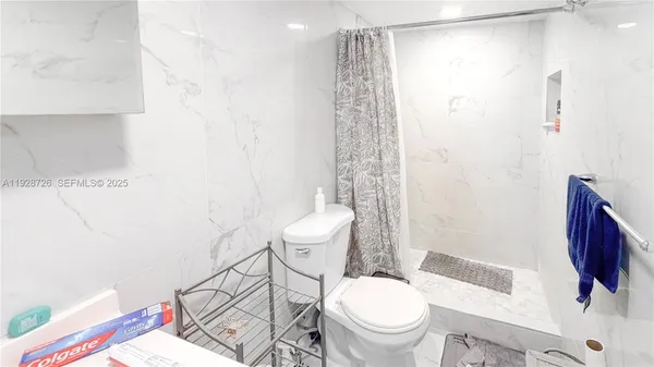 $215,000 | 1101 Northeast 191st Street, Unit H108, Miami, FL 33179