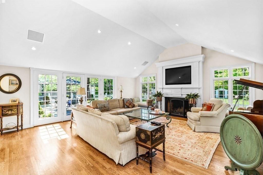 11 Longmeadow Road Hingham, MA 02043 - Photo 12 of 42 Gallery Image 12