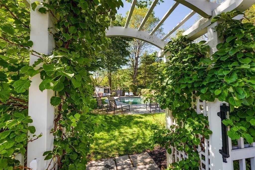 11 Longmeadow Road Hingham, MA 02043 - Photo 31 of 42 Gallery Image 31